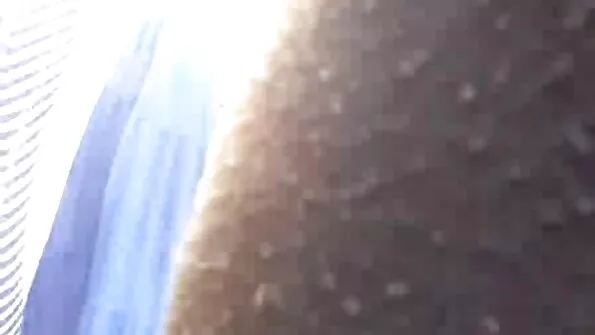 الأبيض زوج الأم بجانب المسبح الجنس العربى