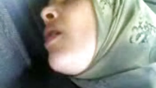 اثنين من الشقراوات اللعب على المقود قناة الجنس العربي