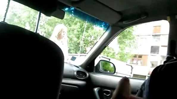 شاب يضرب اثنين من سكس جنس عرب أصدقائه